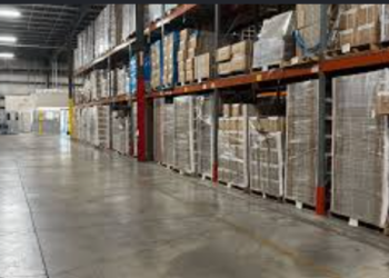 Why Busy Warehouses Notice Equipment Problems Long Before a Stand-Up Lifter Actually Breaks