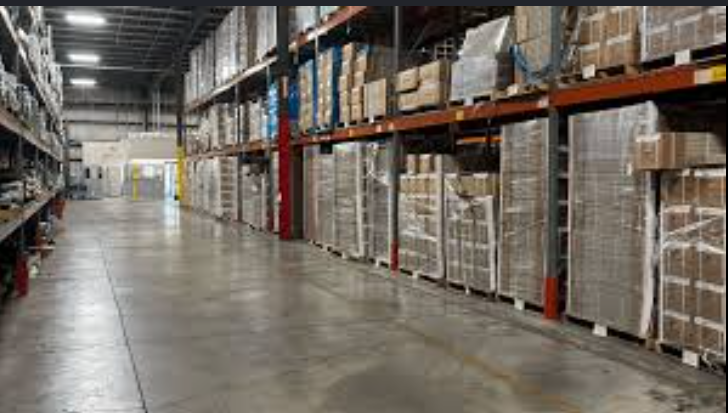 Why Busy Warehouses Notice Equipment Problems Long Before a Stand-Up Lifter Actually Breaks